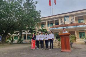 HỌC SINH NHẬN MÁY TÍNH BẢNG