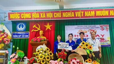 HỘI THI KHÉO TAY với chủ đề "Tri ân thầy cô" do Đoàn trường tổ chức, thiết thực các hoạt động chào mừng Ngày Nhà giáo Việt Nam 20.11